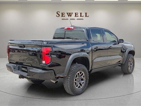 Used 2024 Chevrolet Colorado ZR2 w/ Technology Package AWD/4WD image 4