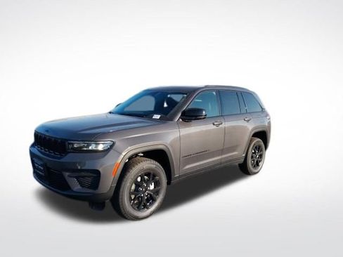 New 2025 Jeep Grand Cherokee Laredo image 4