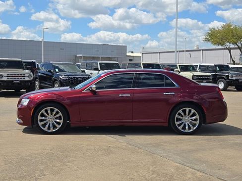 Used 2019 Chrysler 300 Limited w/ Light Group image 9