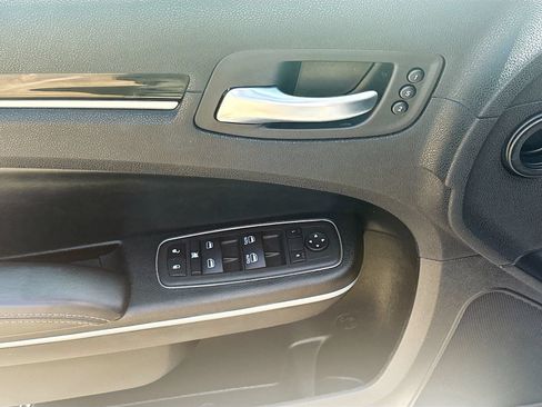 Used 2023 Chrysler 300 S w/ Comfort Group RWD image 18