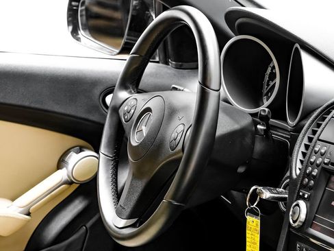 Used 2011 Mercedes-Benz SLK 300 image 17