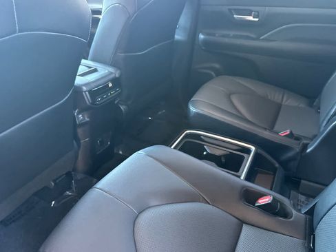 Used 2025 Toyota Grand Highlander FWD image 4