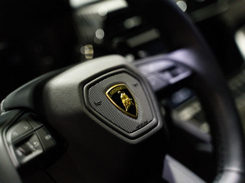 Used 2023 Lamborghini Urus S AWD/4WD image 3