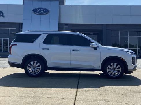 Used 2024 Hyundai Palisade SEL FWD image 2