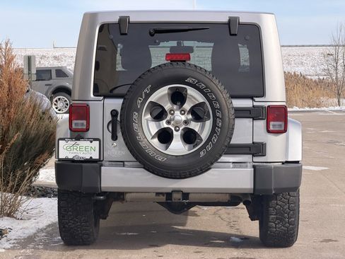 Used 2017 Jeep Wrangler Unlimited Sahara w/ Max Tow Package image 7