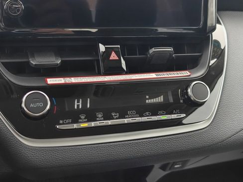 Used 2025 Toyota Corolla LE image 27