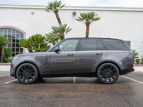Used 2025 Land Rover Range Rover SE AWD/4WD image 4