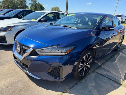 Used 2023 Nissan Maxima SV w/ Floor Mat Group FWD image 1