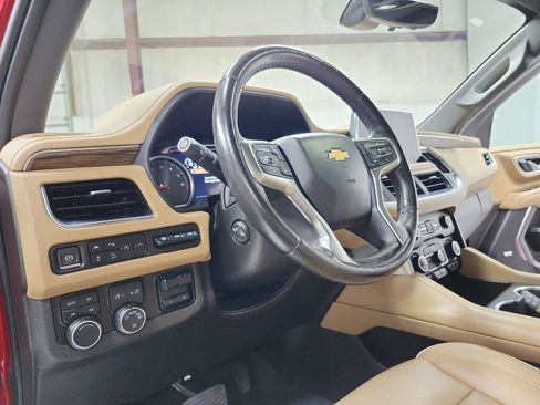 Used 2021 Chevrolet Suburban Premier w/ Premium Package AWD/4WD image 18