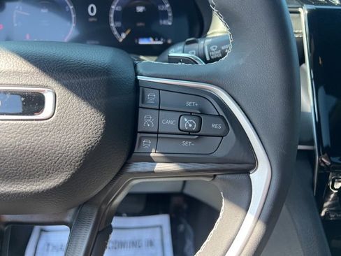 Used 2024 Jeep Grand Cherokee Altitude image 22