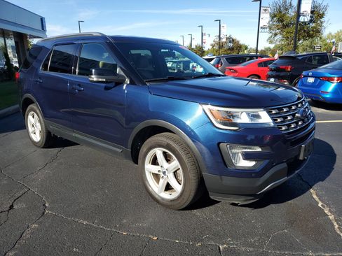 Used 2016 Ford Explorer XLT w/ Equipment Group 202A image 4