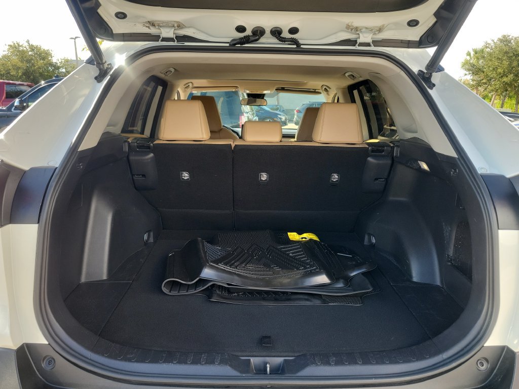Certified 2022 Toyota RAV4 XLE Premium FWD image 27