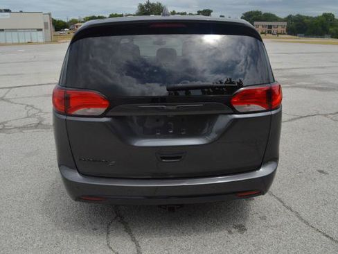 Used 2018 Chrysler Pacifica Touring Plus w/ S Appearance Package FWD image 10
