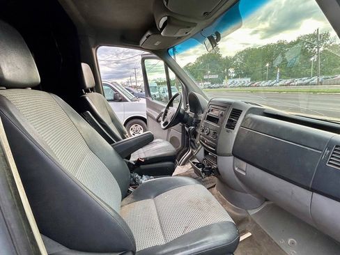 Used 2008 Dodge Sprinter 2500 RWD image 11