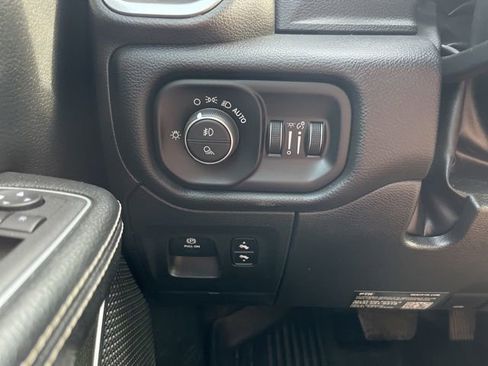 Used 2022 RAM 1500 Laramie AWD/4WD image 14