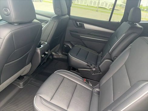 New 2026 Buick Enclave Preferred w/ LPO, Floor Liner Package AWD/4WD image 11