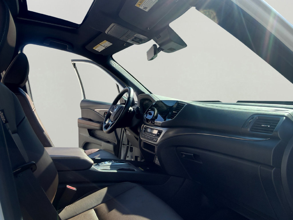 Certified 2025 Honda Passport EX-L image 11