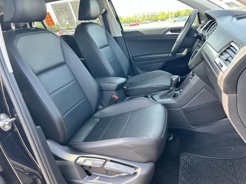 Used 2020 Volkswagen Tiguan SE w/ Panoramic Sunroof Package FWD image 11