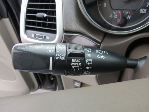 Used 2012 Jeep Grand Cherokee Laredo image 16