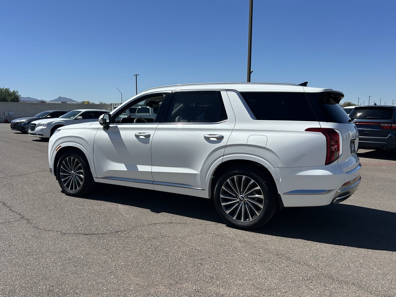 Used 2023 Hyundai Palisade Calligraphy FWD image 3