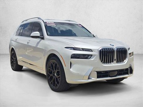 Used 2025 BMW X7 xDrive40i w/ Climate Comfort Package AWD/4WD image 3