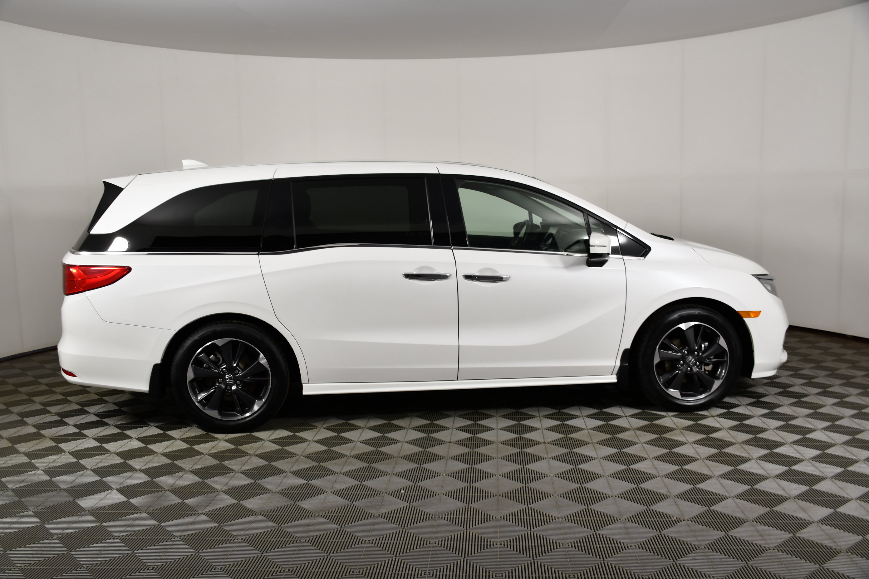 Used 2022 Honda Odyssey Elite image 5
