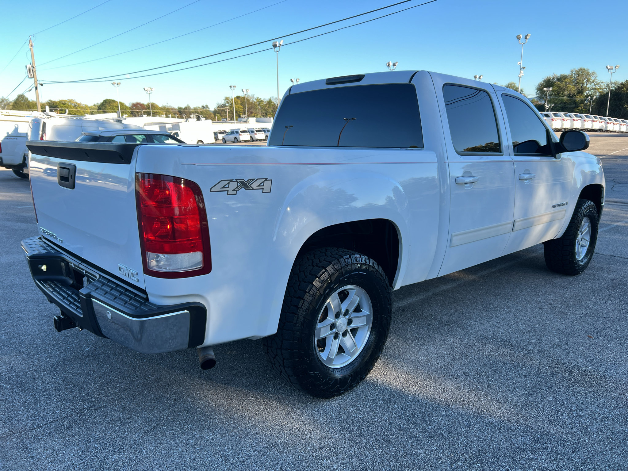 Used 2008 GMC Sierra 1500 SLT w/ SLT Preferred Package AWD/4WD image 3