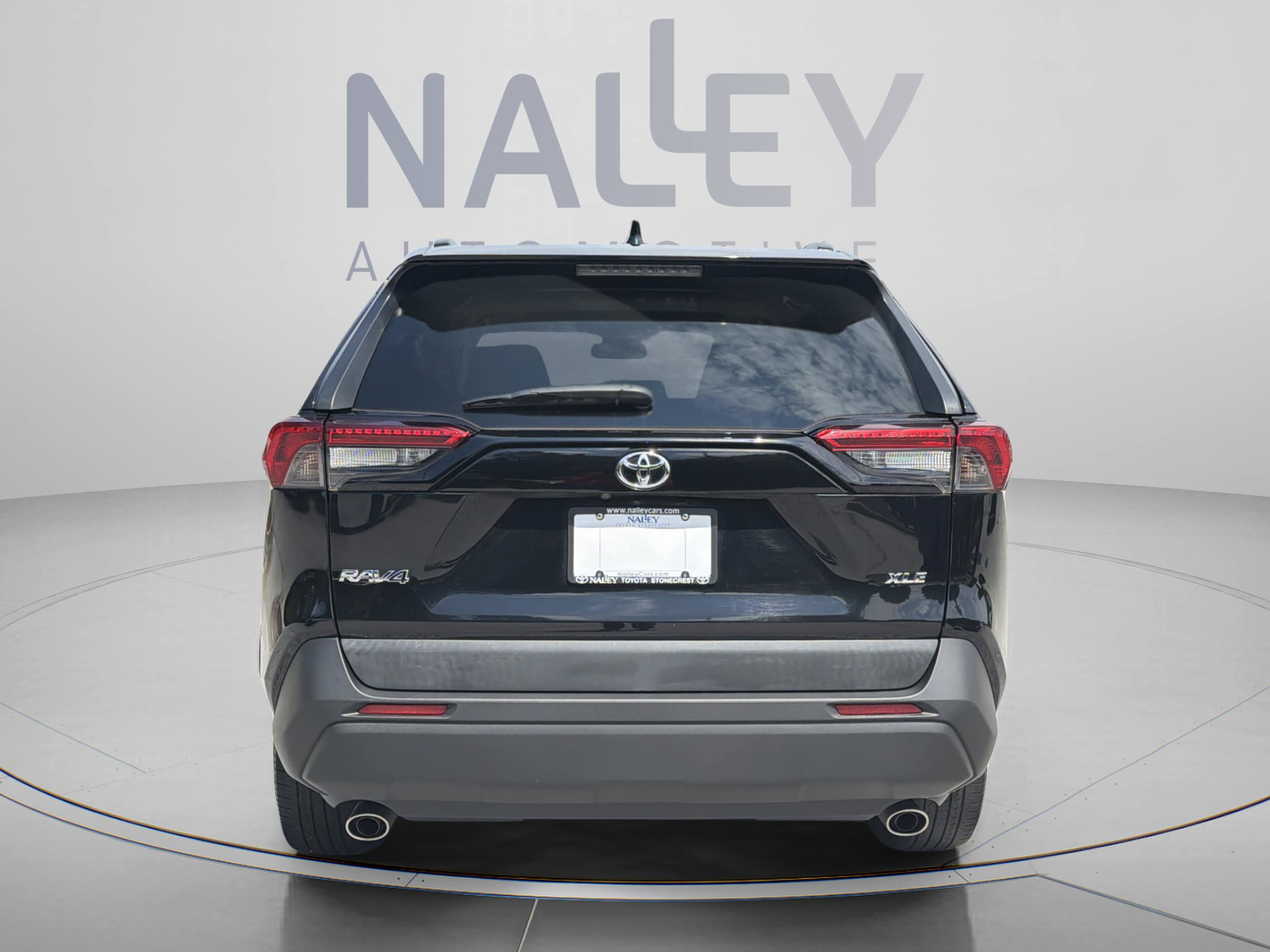 Used 2019 Toyota RAV4 XLE Premium w/ Cold Weather Package FWD image 2