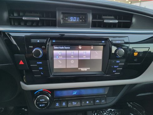 Used 2014 Toyota Corolla LE FWD image 37