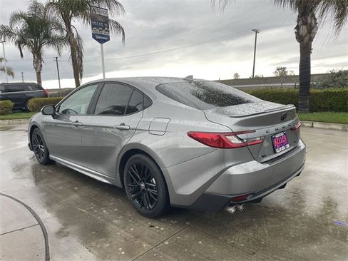 Used 2025 Toyota Camry SE image 6