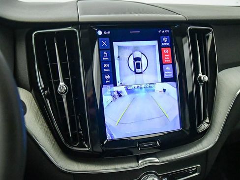 Certified 2025 Volvo XC60 B5 Plus AWD/4WD image 21