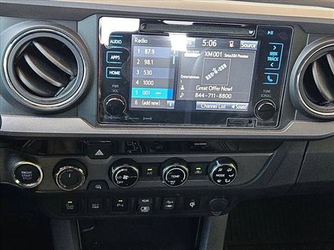 Used 2018 Toyota Tacoma TRD Sport w/ Technology Package AWD/4WD image 13