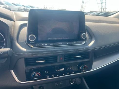 Used 2024 Nissan Rogue SV FWD image 11