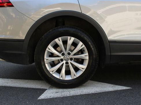 Used 2019 Volkswagen Tiguan SE w/ Panoramic Sunroof Package image 5