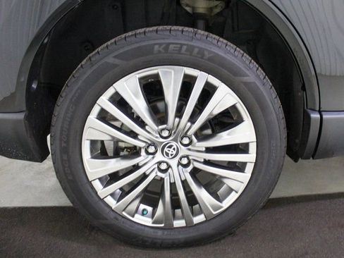 Used 2021 Toyota Venza XLE w/ Softex Package image 24