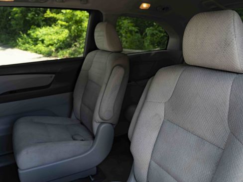 Used 2016 Honda Odyssey LX image 18