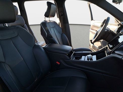 Certified 2023 Jeep Grand Cherokee Overland w/ Luxury Tech Group IV image 10