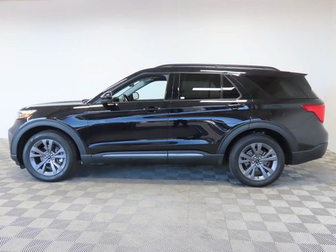 Used 2023 Ford Explorer XLT w/ Equipment Group 202A RWD image 5