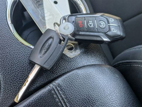 Used 2015 Ford Mustang Coupe image 32