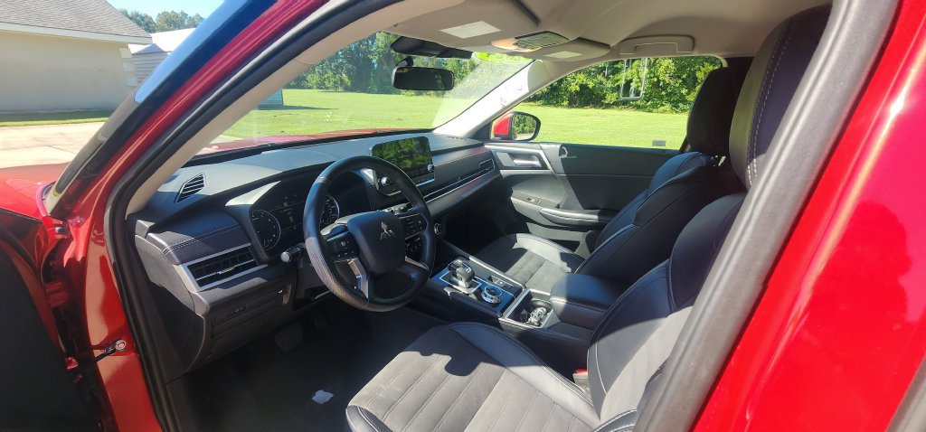 Used 2024 Mitsubishi Outlander SE Black Edition FWD image 14