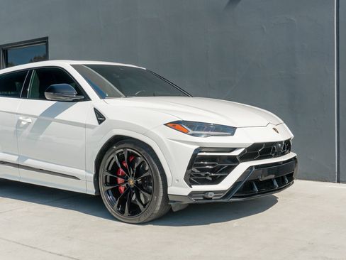 Used 2021 Lamborghini Urus AWD/4WD image 37