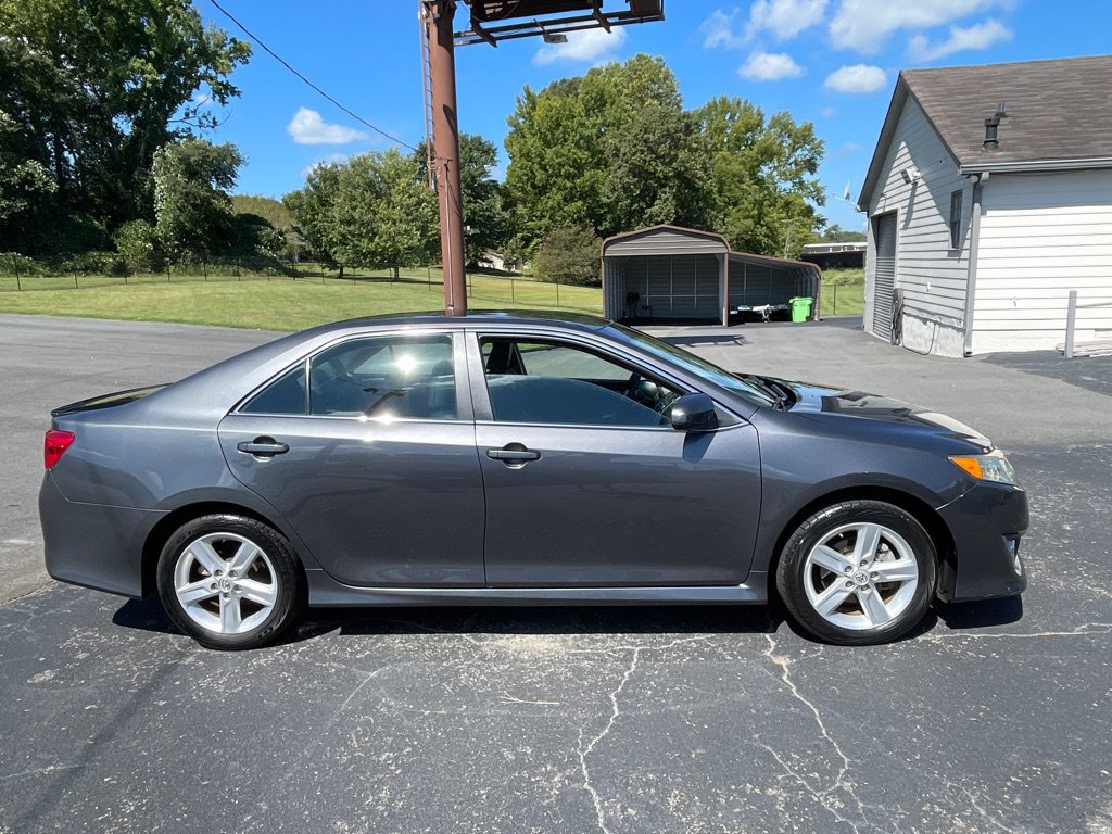 Used 2013 Toyota Camry SE FWD image 7