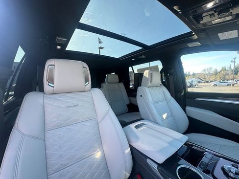 New 2026 Cadillac Escalade V image 27