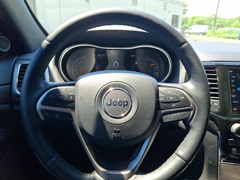 Used 2022 Jeep Grand Cherokee Laredo X AWD/4WD image 19