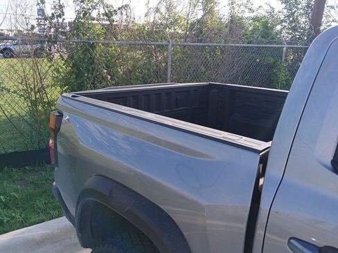 Used 2026 Chevrolet Colorado ZR2 AWD/4WD image 6