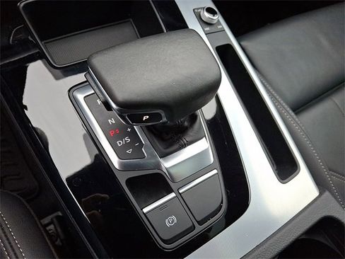 Certified 2025 Audi Q5 2.0T Premium w/ Convenience Plus Package image 16