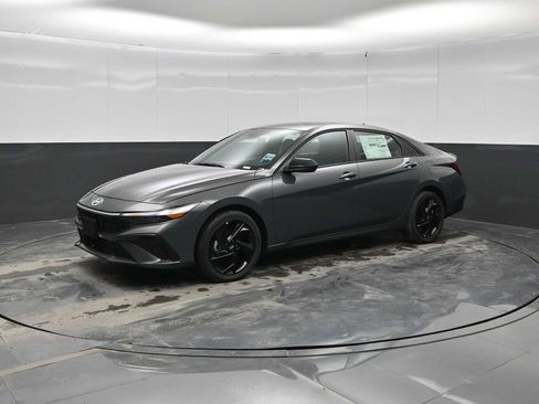 New 2026 Hyundai Elantra SEL Sport FWD image 1