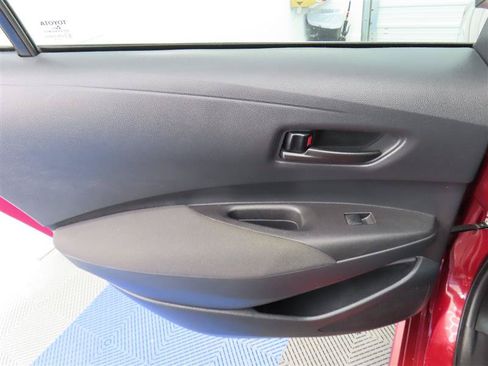 Used 2025 Toyota Corolla LE FWD image 28