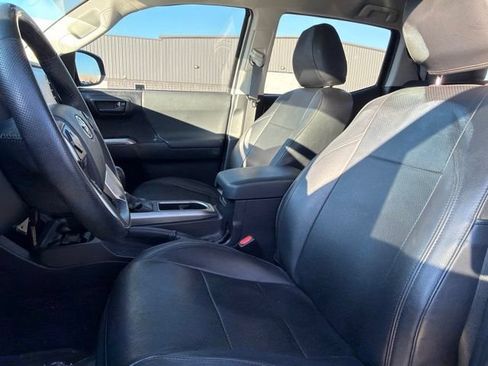 Used 2021 Toyota Tacoma SR5 w/ Trail Edition AWD/4WD image 17