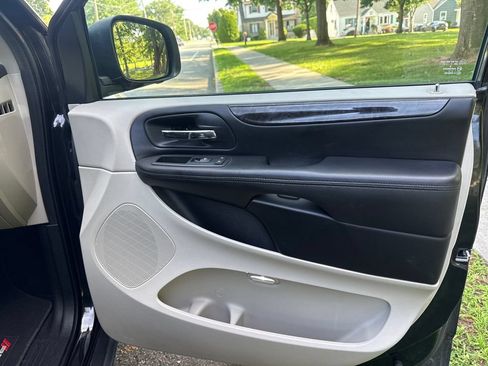 Used 2013 Dodge Grand Caravan SE FWD image 31